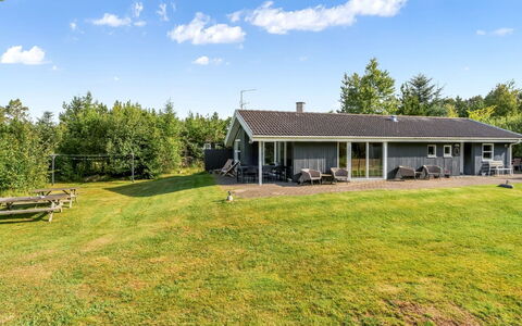 Ane - 800M from the Sea: Blau, Strauch, Hütte, Ground, Garten, Estate, Schatten, Landscaping, Bauernhaus, Eco Hotel