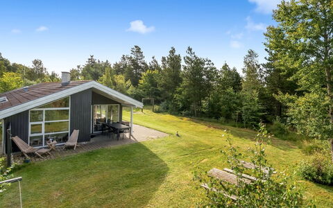 Ane - 800M from the Sea: Blau, Strauch, Hütte, Ground, Garten, Estate, Schatten, Landscaping, Bauernhaus, Eco Hotel