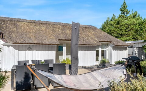 Pihla - 1.1Km from the Sea: Blau, Strauch, Hütte, Ground, Garten, Estate, Schatten, Landscaping, Bauernhaus, Eco Hotel