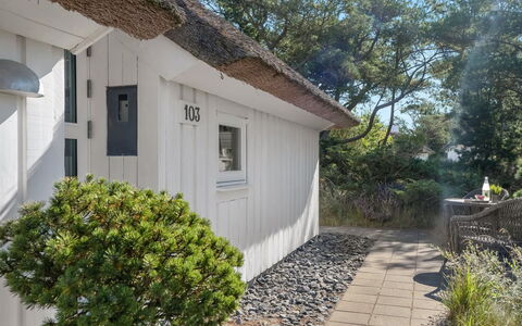 Pihla - 1.1Km from the Sea: Blau, Strauch, Hütte, Ground, Garten, Estate, Schatten, Landscaping, Bauernhaus, Eco Hotel