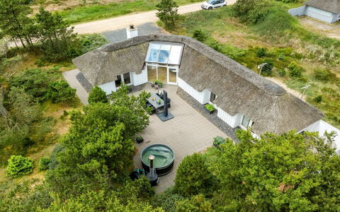 Pihla - 1.1Km from the Sea: Blau, Strauch, Hütte, Ground, Garten, Estate, Schatten, Landscaping, Bauernhaus, Eco Hotel