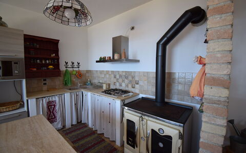 Villa Roccella Ionica, Sea View, a c: Cabinetry, Eigentum, Countertop, Küchengerät, Holz, Küche, Beleuchtung, Herd, Interior Design, Flooring