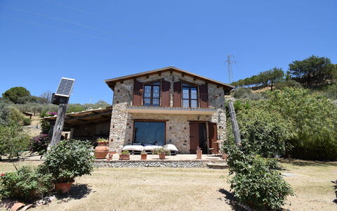 Villa Roccella Ionica, Sea View, a c: Pflanze, Himmel, Fenster, Gebäude, Grundstueck, Haus, Baum, Hütte, Wohngebiet, Grundeigentum