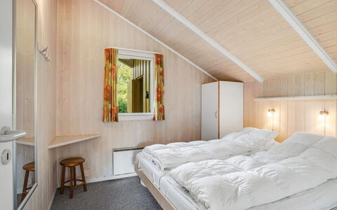 Guja - 250M from the Sea: Holz, Decke, Schlafzimmer, Interior Design, Zuhause, Die Architektur, Bett, Tür, Zimmer, Bedding