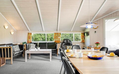 Guja - 250M from the Sea: Dach, Hütte, Zuhause, Schatten, Abstellgleis, Bauernhaus, Veranda, Outdoor Struktur, Gartenbauten