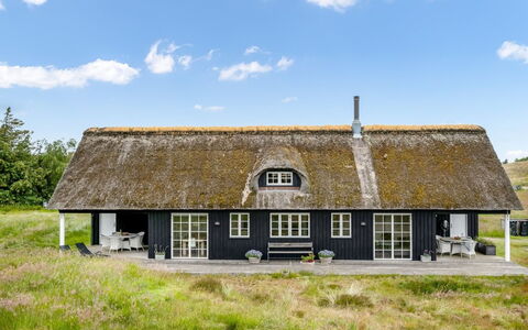 Helmi - 1.5Km from the Sea: Dach, Haus, Zuhause, Hütte, Tür, Abstellgleis, Deck, Veranda, Planke, Hartholz