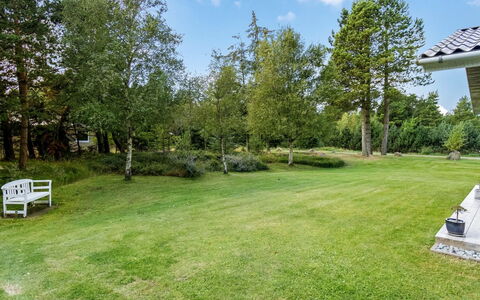 Fiallar - 3.2Km from the Sea: Baum, Gras, Garten, Strauch, Rasen, Grundstueck, Ground, Frühling