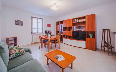 Villa Giuliana: Tabelle, Möbel, Eigentum, Gebäude, Holz, Orange, Bücherregal, Interior Design, Fussboden, Flooring