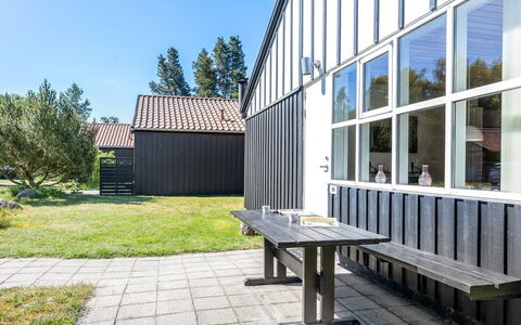 Clea - 300M from the Sea: Haus, Dach, Zuhause, Hütte, Schuppen, Gartenbauten, Abstellgleis, Garten, Blockhaus, Hütte