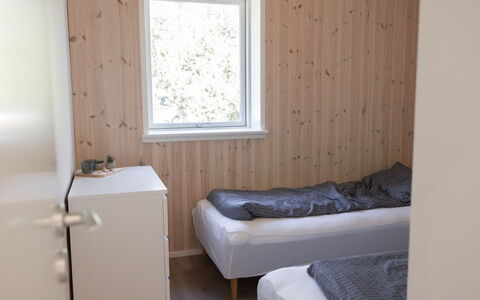 Nico - 600M from the Sea: Holz, Flooring, Fussboden, Interior Design, Schlafzimmer, Zimmer, Zuhause, Holzbeize, Decke, Bett