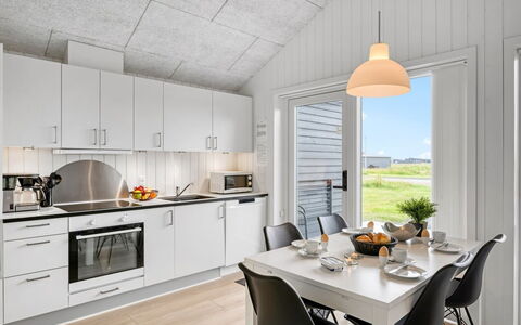Antonelle - from the Sea: Möbel, Interior Design, Flooring, Fussboden, Decke, Zimmer, Stuhl, Tabelle, Wohnung, Küche & Esszimmer Tisch