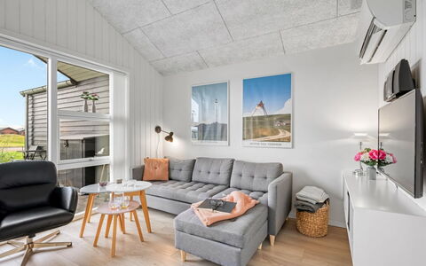 Antonelle - from the Sea: Möbel, Interior Design, Flooring, Fussboden, Decke, Zimmer, Stuhl, Tabelle, Wohnung, Küche & Esszimmer Tisch