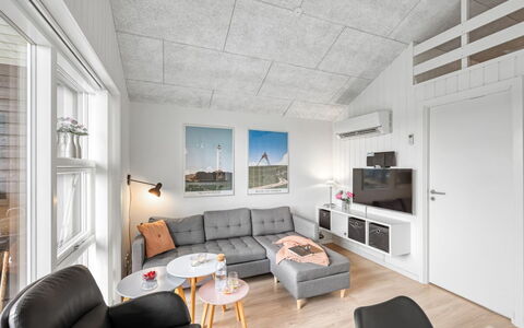 Antonelle - from the Sea: Möbel, Interior Design, Flooring, Fussboden, Decke, Zimmer, Stuhl, Tabelle, Wohnung, Küche & Esszimmer Tisch