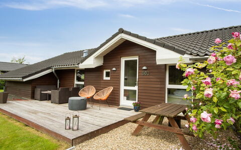 Telli - 350M from the Sea: Haus, Zuhause, Tür, Dach, Hütte, Estate, Garten, Schatten, Abstellgleis, Garten