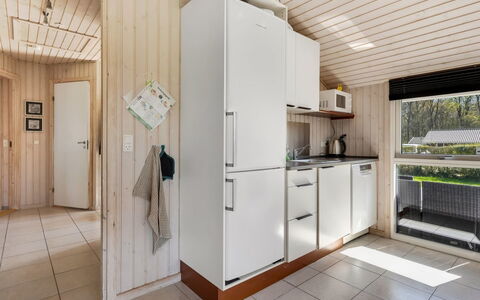 Telli - 350M from the Sea: Flooring, Interior Design, Holz, Fussboden, Major Appliance, Küche, Decke, Küchengerät, Countertop, Zimmer