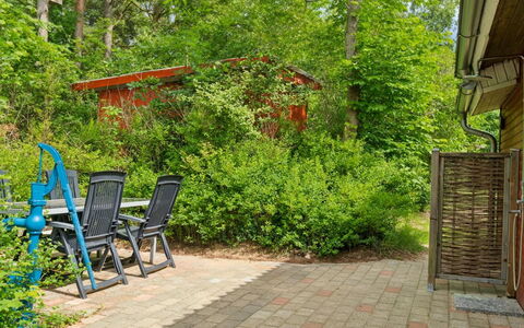 Lovisa - 7Km from the Sea: Schwimmbad, Gartenmöbel, Möbel, Resort, Flagstone, Eco Hotel, Schatten, Stuhl, Freizeit, Estate