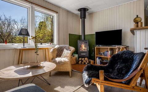 Lovisa - 7Km from the Sea: Möbel, Holz, Interior Design, Flooring, Fussboden, Beleuchtung, Wohnzimmer, Feuerstelle, Zimmer, Holzofen