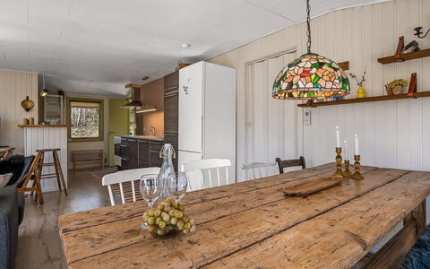 Lovisa - 7Km from the Sea: Möbel, Interior Design, Flooring, Holz, Decke, Fussboden, Light Fixture, Küche & Esszimmer Tisch, Esszimmer, Tabelle