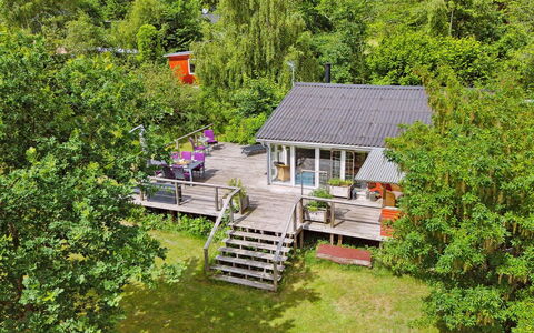 Lovisa - 7Km from the Sea: Strauch, Haus, Hütte, Garten, Estate, Gartenbauten, Bauernhaus, Schatten, Garten, Veranda