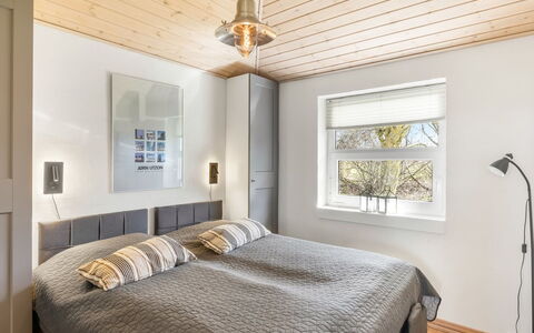 Ljuba - 1.3Km from the Sea: Bett, Interior Design, Schlafzimmer, Möbel, Flooring, Holz, Decke, Fussboden, Bedding, Bettdecke