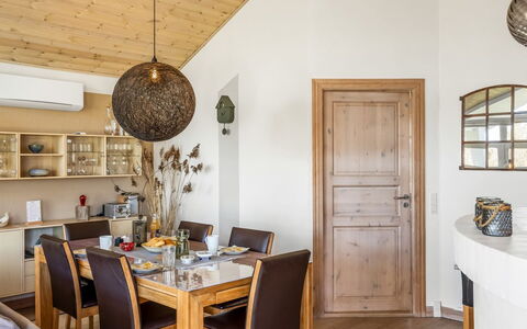 Ljuba - 1.3Km from the Sea: Möbel, Interior Design, Flooring, Wand, Stuhl, Fussboden, Holz, Decke, Light Fixture, Esszimmer