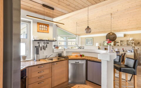 Ljuba - 1.3Km from the Sea: Interior Design, Flooring, Countertop, Holz, Küche, Decke, Möbel, Light Fixture, Fussboden, Cabinetry