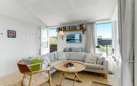 Zina - 50M from the Sea: Möbel, Interior Design, Couch, Holz, Fussboden, Flooring, Wohnzimmer, Decke, Zuhause, Tabelle