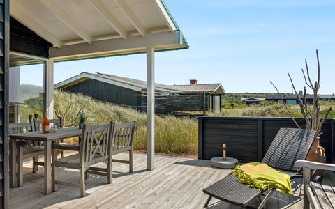 Zina - 50M from the Sea: Holz, Veranda, Tür, Deck, Zuhause, Hütte, Hartholz, Gartenmöbel, Planke, Schatten