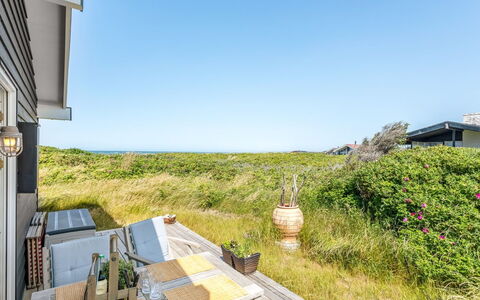 Zina - 50M from the Sea: Zuhause, Grundstueck, Veranda, Hütte, Estate, Balkon, Eco Hotel, Villa, Garten, Gartenmöbel