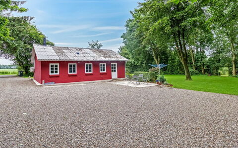 Saran - 30Km from the Sea: Blau, Strauch, Hütte, Ground, Garten, Estate, Schatten, Landscaping, Bauernhaus, Eco Hotel