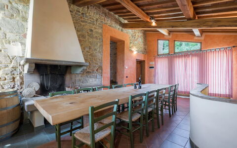 Casolare Torre With Pool And Ac: Möbel, Holz, Interior Design, Tabelle, Decke, Flooring, Küche & Esszimmer Tisch, Stuhl, Zimmer, Esszimmer
