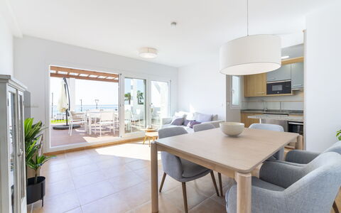 Mojacar Breeze - Seaview: Möbel, Tabelle, Eigentum, Gebäude, Stuhl, Holz, Flooring, Interior Design, Fussboden