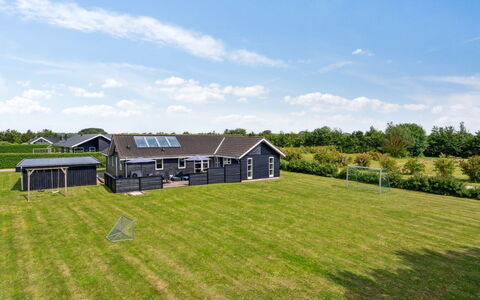 Hakan - 900M from the Sea: Haus, Zuhause, Dach, Wohngebiet, Hütte, Estate, Bauernhaus, Rasen, Landscaping, Abstellgleis