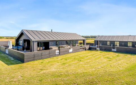 Inola - 2Km from the Sea: Holz, Zuhause, Veranda, Deck, Hartholz, Dach, Holzbeize, Holzboden, Eco Hotel