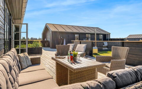 Inola - 2Km from the Sea: Holz, Zuhause, Veranda, Deck, Hartholz, Dach, Holzbeize, Holzboden, Eco Hotel