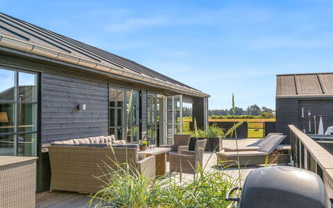 Inola - 2Km from the Sea: Holz, Zuhause, Veranda, Deck, Hartholz, Dach, Holzbeize, Holzboden, Eco Hotel