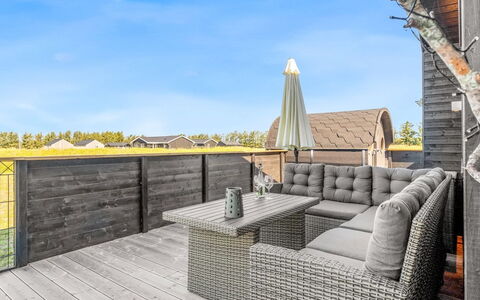 Inola - 2Km from the Sea: Holz, Zuhause, Veranda, Deck, Hartholz, Dach, Holzbeize, Holzboden, Eco Hotel