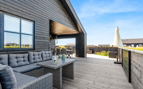 Inola - 2Km from the Sea: Holz, Zuhause, Veranda, Deck, Hartholz, Dach, Holzbeize, Holzboden, Eco Hotel