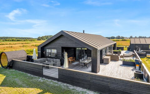 Inola - 2Km from the Sea: Holz, Zuhause, Veranda, Deck, Hartholz, Dach, Holzbeize, Holzboden, Eco Hotel
