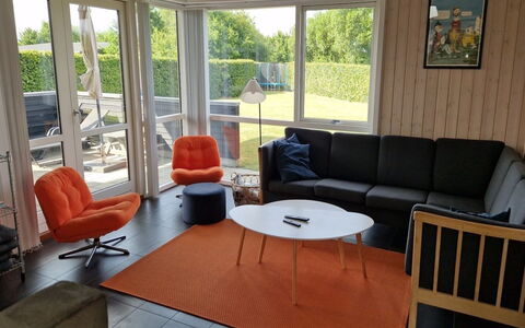 Gloria - 500M from the Sea: Möbel, Flooring, Interior Design, Fussboden, Holz, Stuhl, Tabelle, Zimmer, Wohnzimmer, Beleuchtung