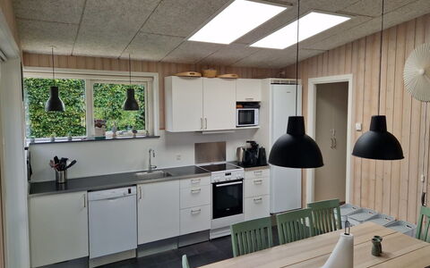 Gloria - 500M from the Sea: Flooring, Küche, Interior Design, Light Fixture, Möbel, Holz, Decke, Countertop, Küchengerät, Fussboden
