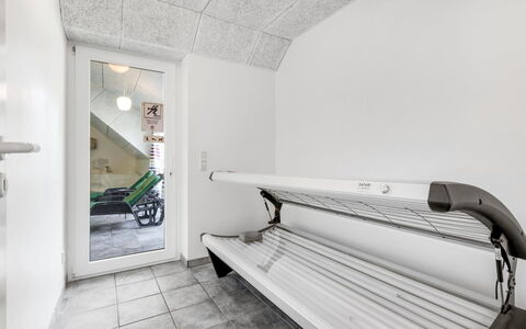 Hera: Decke, Flooring, Fussboden, Design, Bett, Schlafzimmer, Daylighting, Hotel