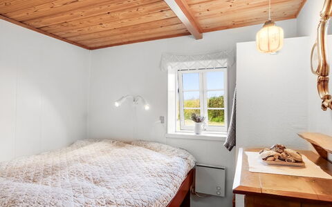Vili - 100M from the Sea: Wand, Holz, Schlafzimmer, Bett, Decke, Interior Design, Fussboden, Möbel, Zuhause, Haus