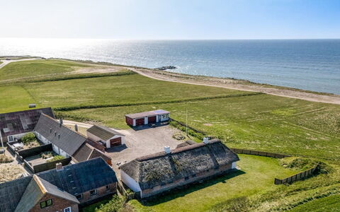 Vili - 100M from the Sea: Gras, Haus, Dach, Einfach, Hütte, Zuhause, Grundstueck, Landschaft, Ländliches Gebiet, Feld
