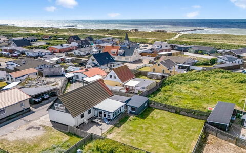 Darja - 300M from the Sea: Haus, Dach, Zuhause, Hütte, Schuppen, Gartenbauten, Abstellgleis, Garten, Blockhaus, Hütte