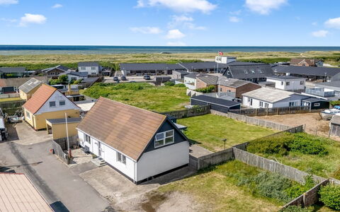 Darja - 300M from the Sea: Haus, Dach, Zuhause, Hütte, Schuppen, Gartenbauten, Abstellgleis, Garten, Blockhaus, Hütte