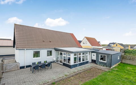 Darja - 300M from the Sea: Haus, Dach, Zuhause, Hütte, Schuppen, Gartenbauten, Abstellgleis, Garten, Blockhaus, Hütte