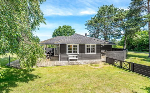 Felicia - 350M from the Sea: Holz, Zuhause, Veranda, Deck, Hartholz, Dach, Holzbeize, Holzboden, Eco Hotel