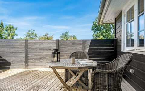 Felicia - 350M from the Sea: Holz, Zuhause, Veranda, Deck, Hartholz, Dach, Holzbeize, Holzboden, Eco Hotel