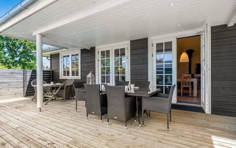 Felicia - 350M from the Sea: Holz, Zuhause, Veranda, Deck, Hartholz, Dach, Holzbeize, Holzboden, Eco Hotel